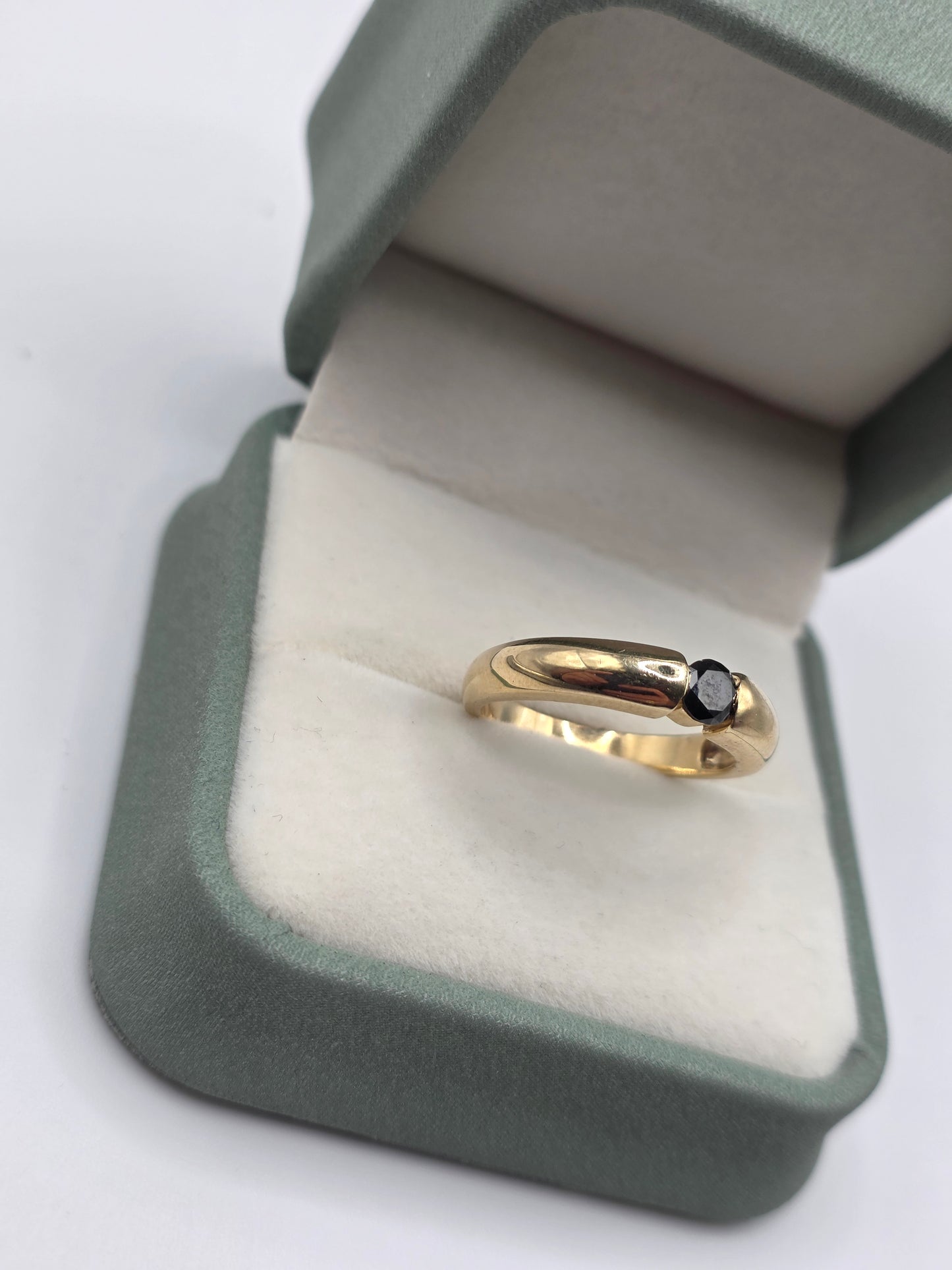 Heavy 9ct gold black diamond ring