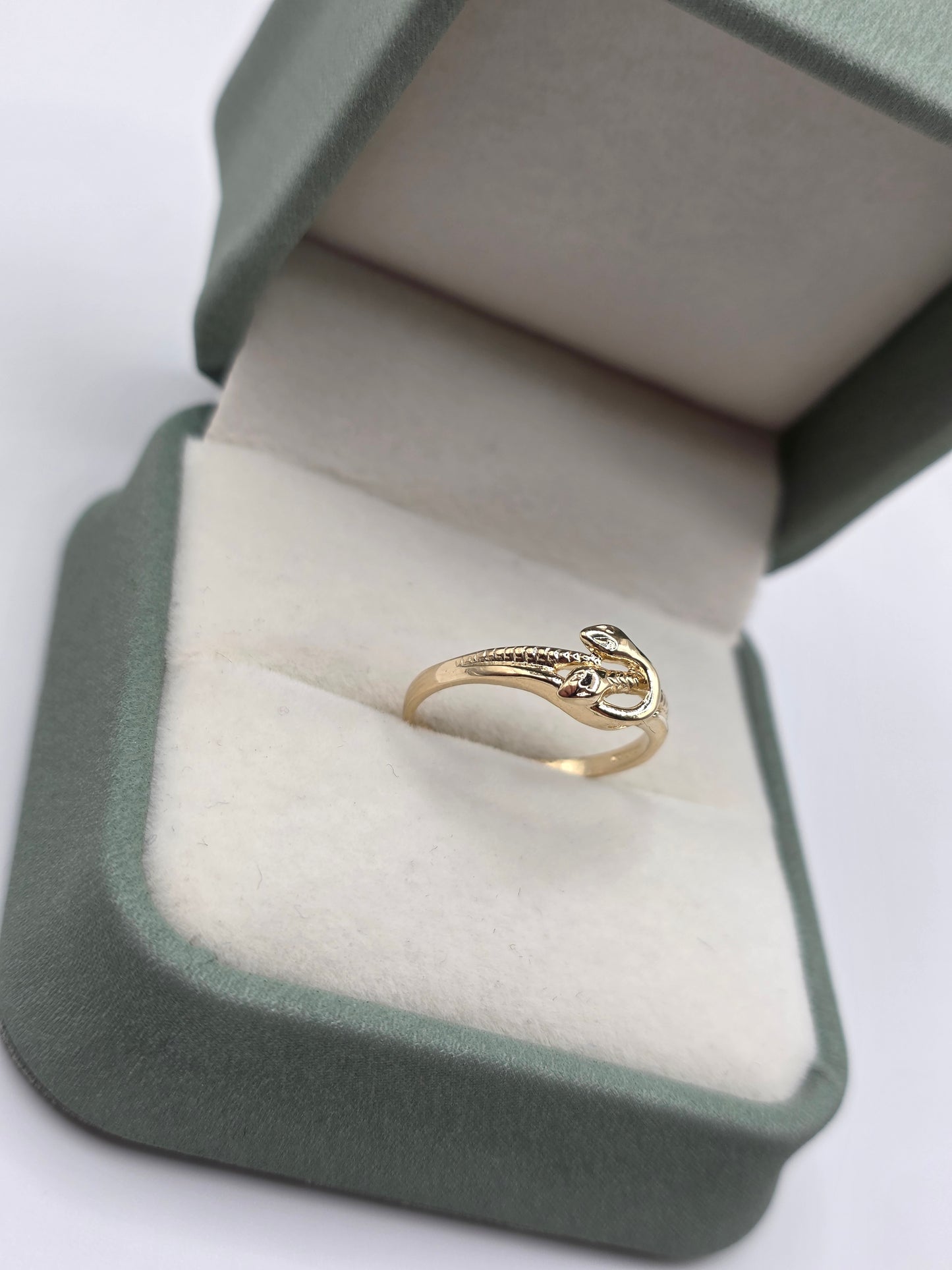 9ct gold snake ring