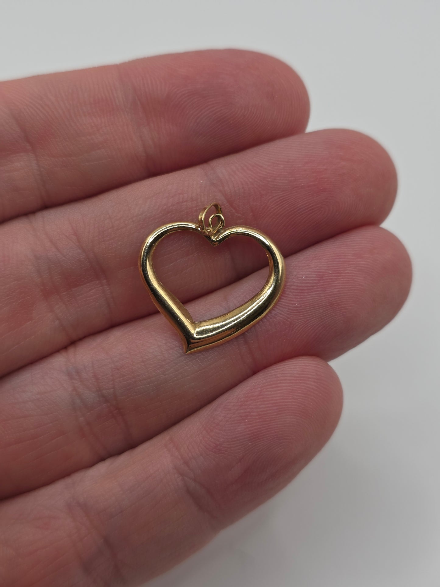 9ct gold heart pendant