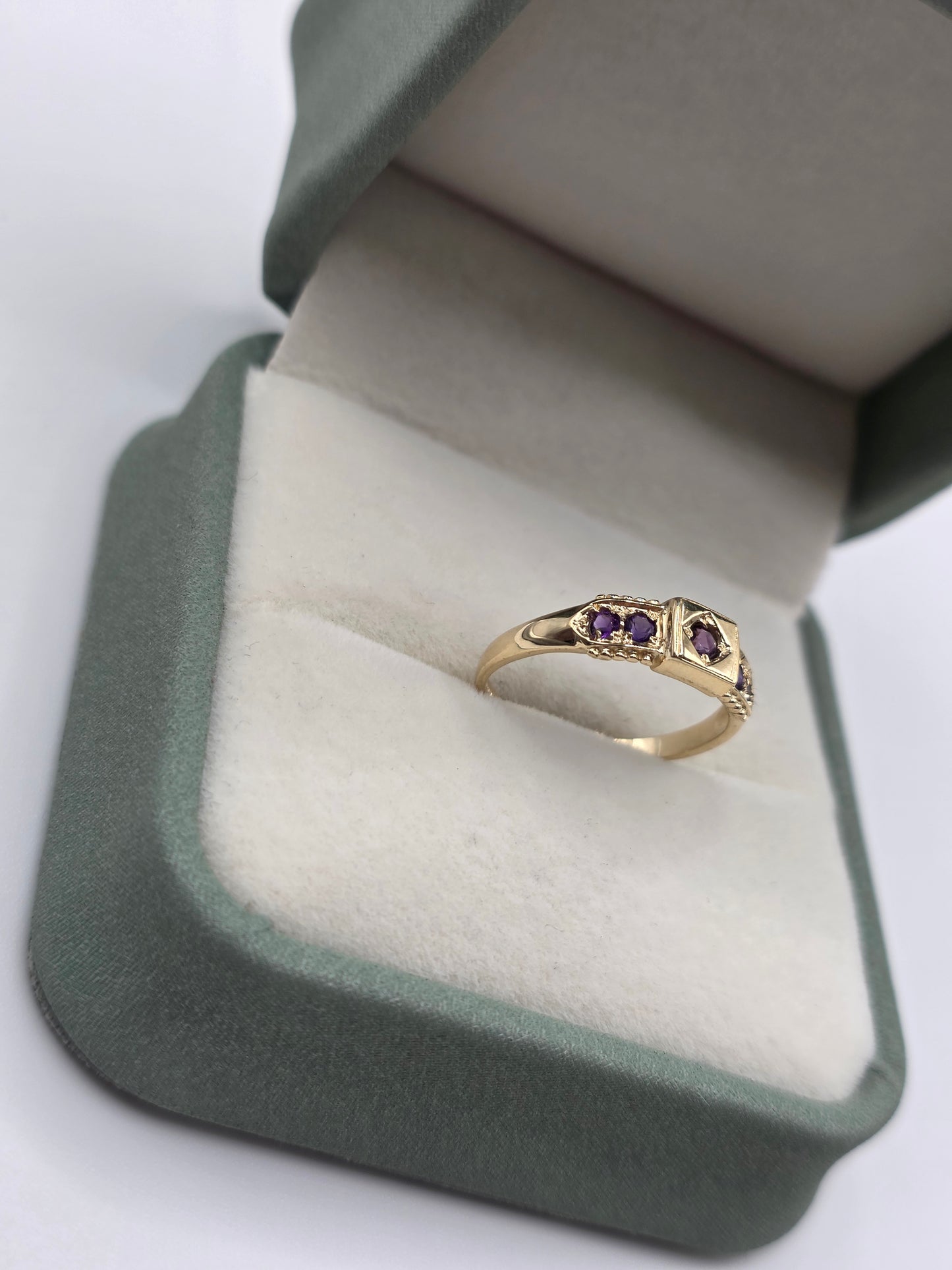 9ct gold amethyst ring