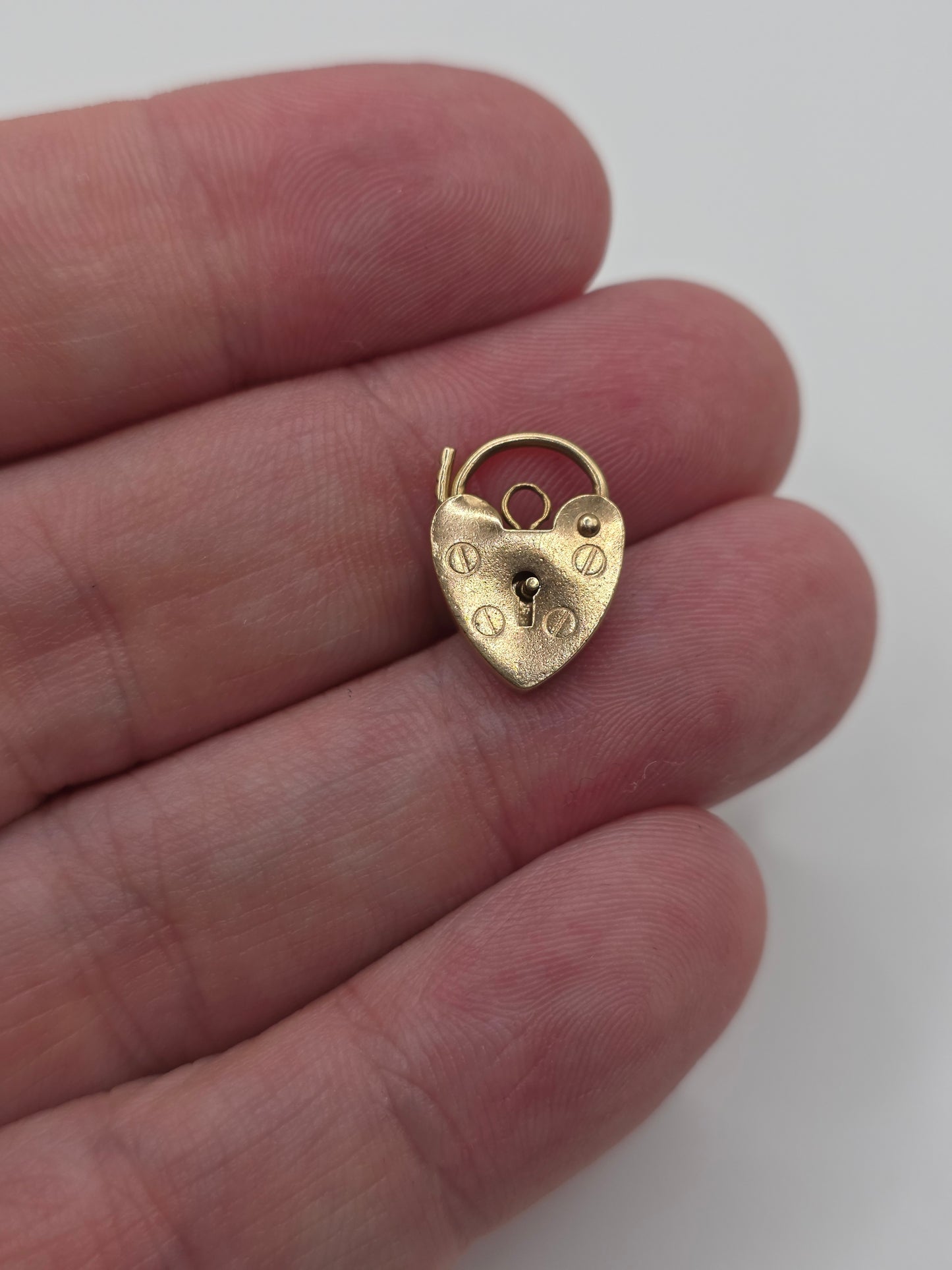 9ct gold padlock 50