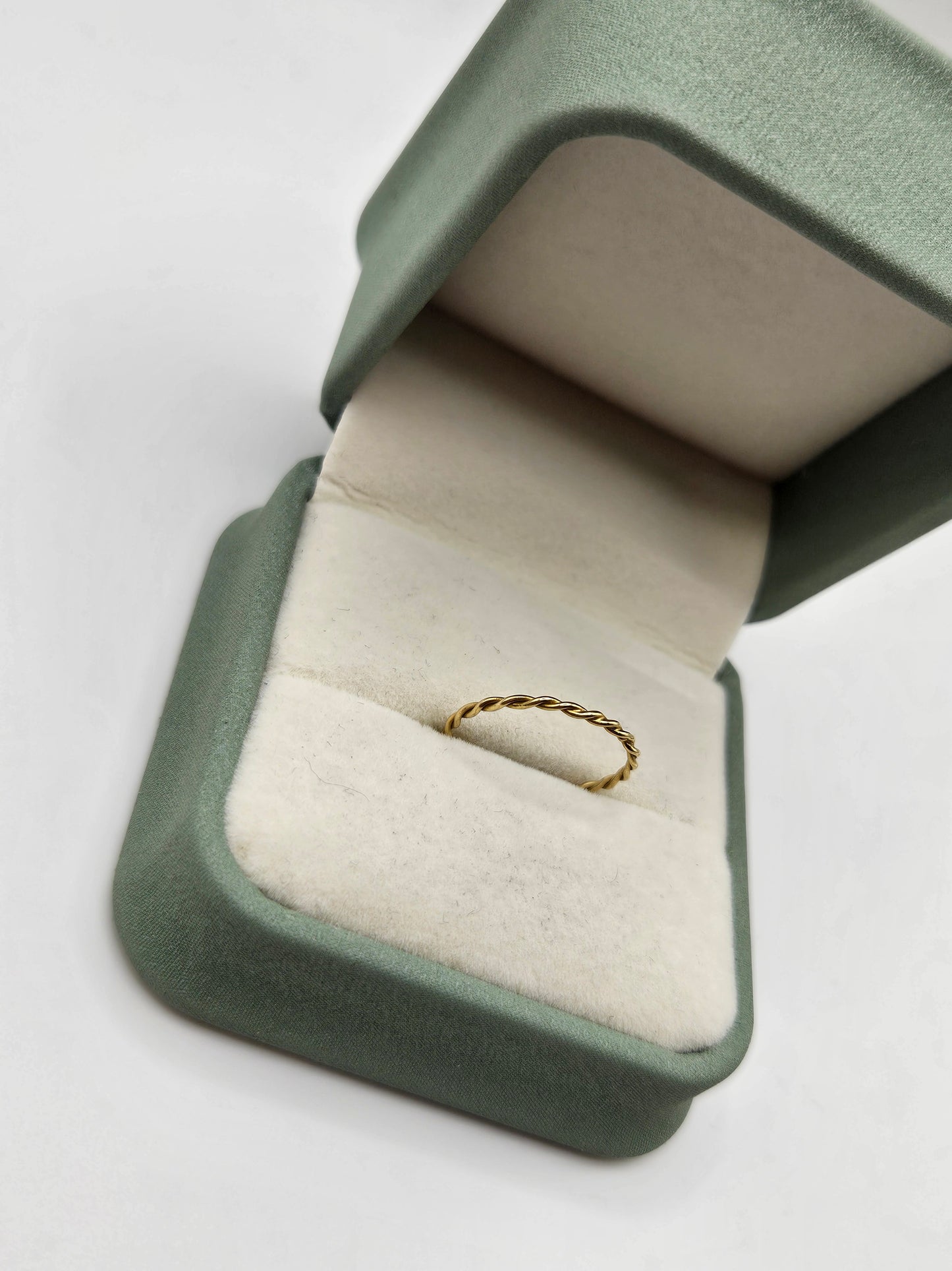 9ct gold ring