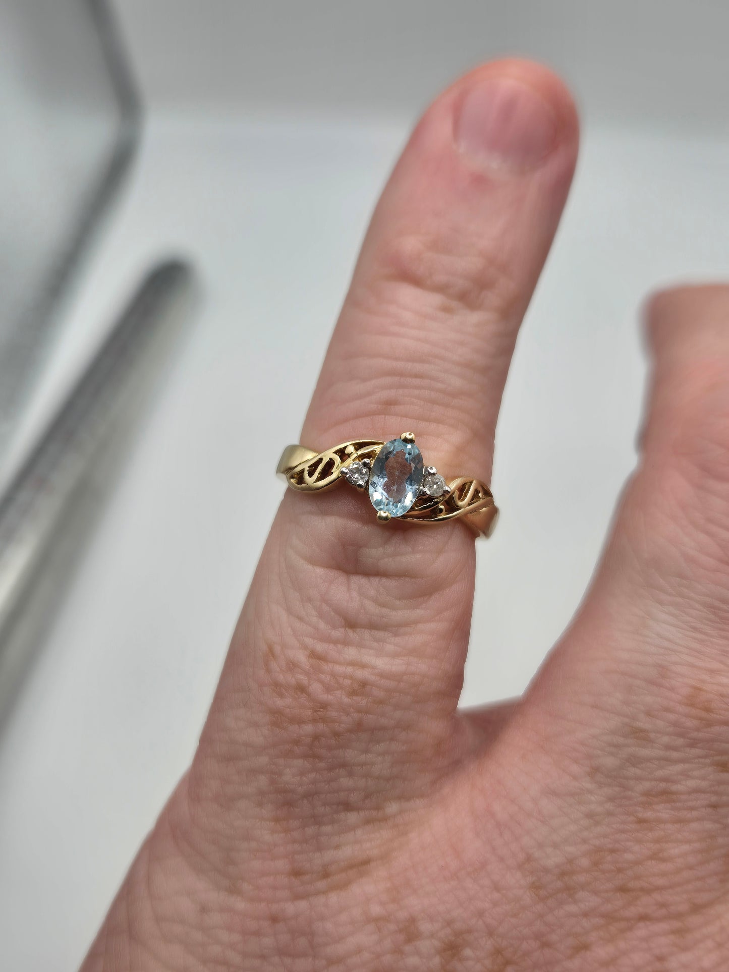9ct gold topaz and diamond ring