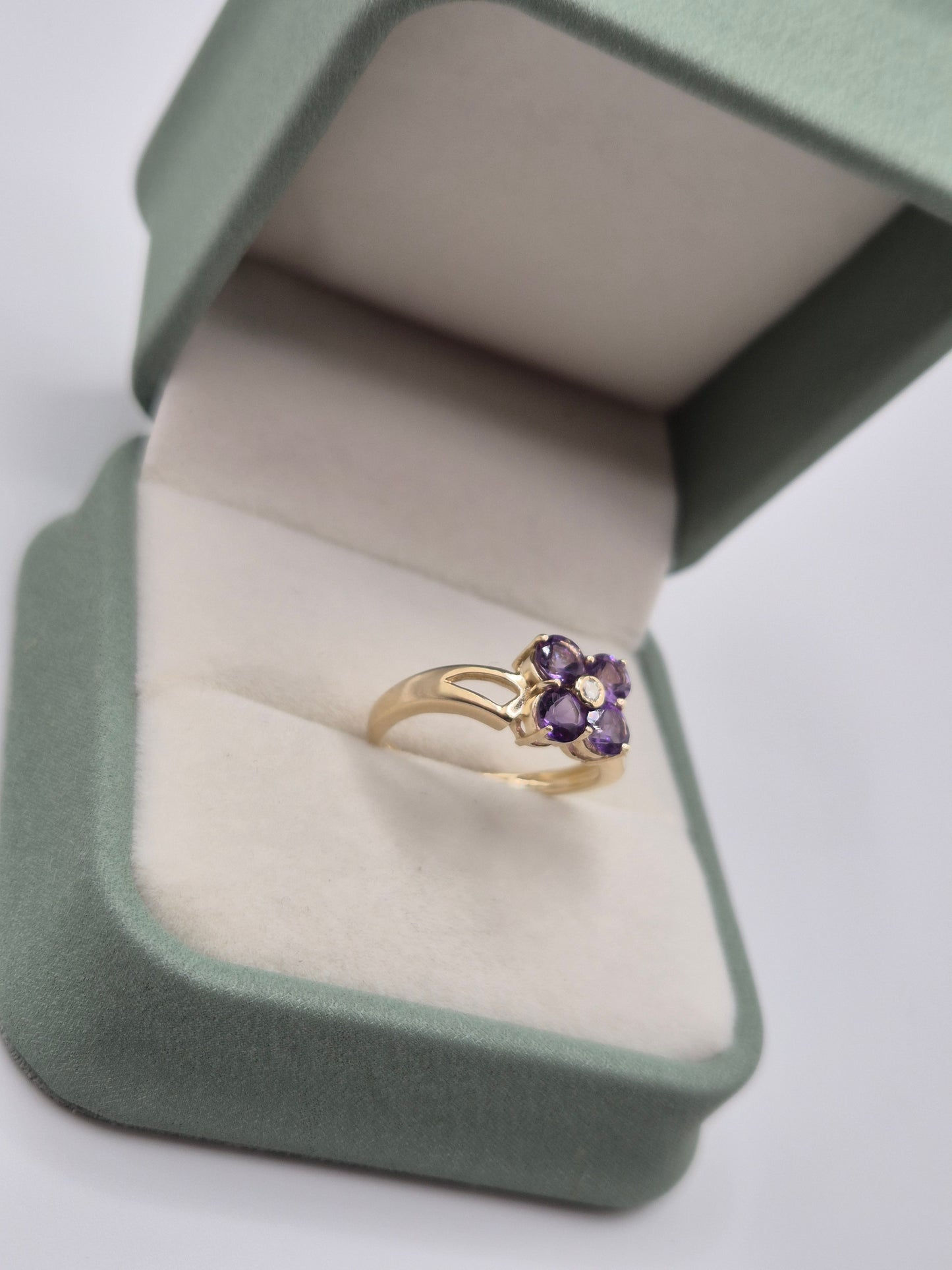 9ct gold amethyst and diamond ring