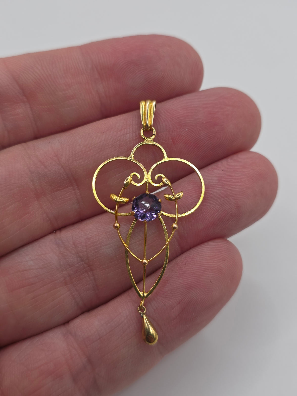 9ct gold amethyst pendant