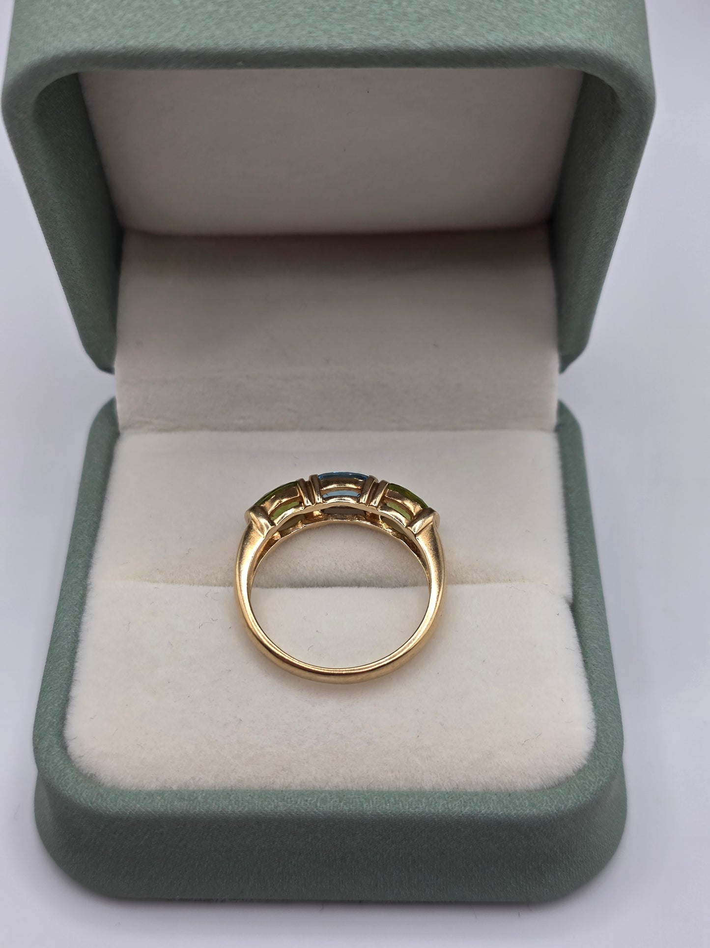 Heavy 9ct gold peridot and topaz ring