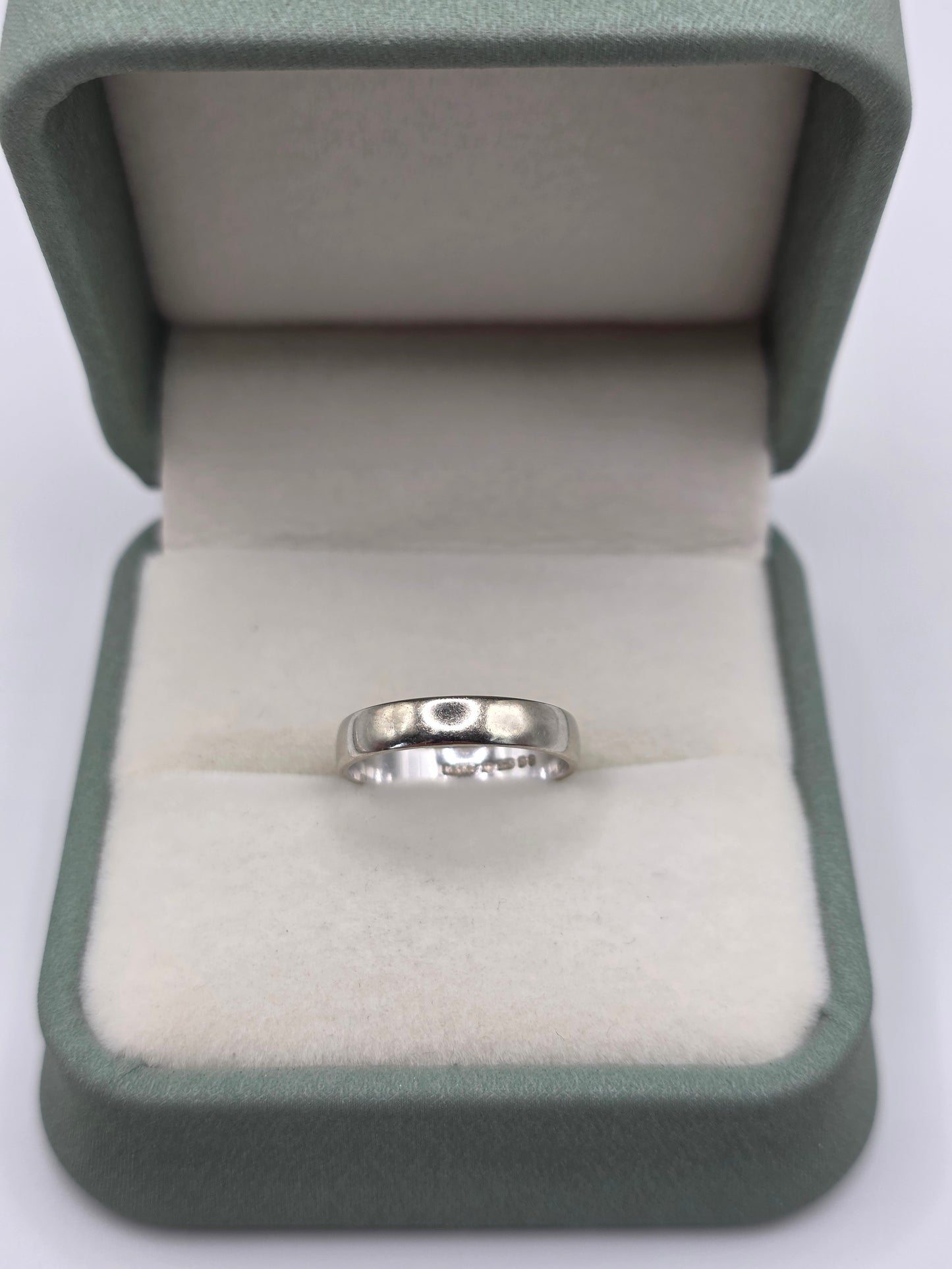 9ct white gold band ring