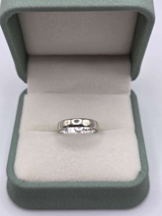 9ct white gold band ring