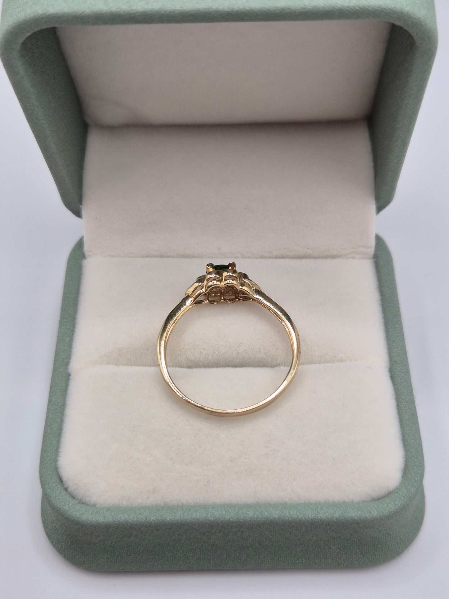 9ct gold diopside and diamond ring