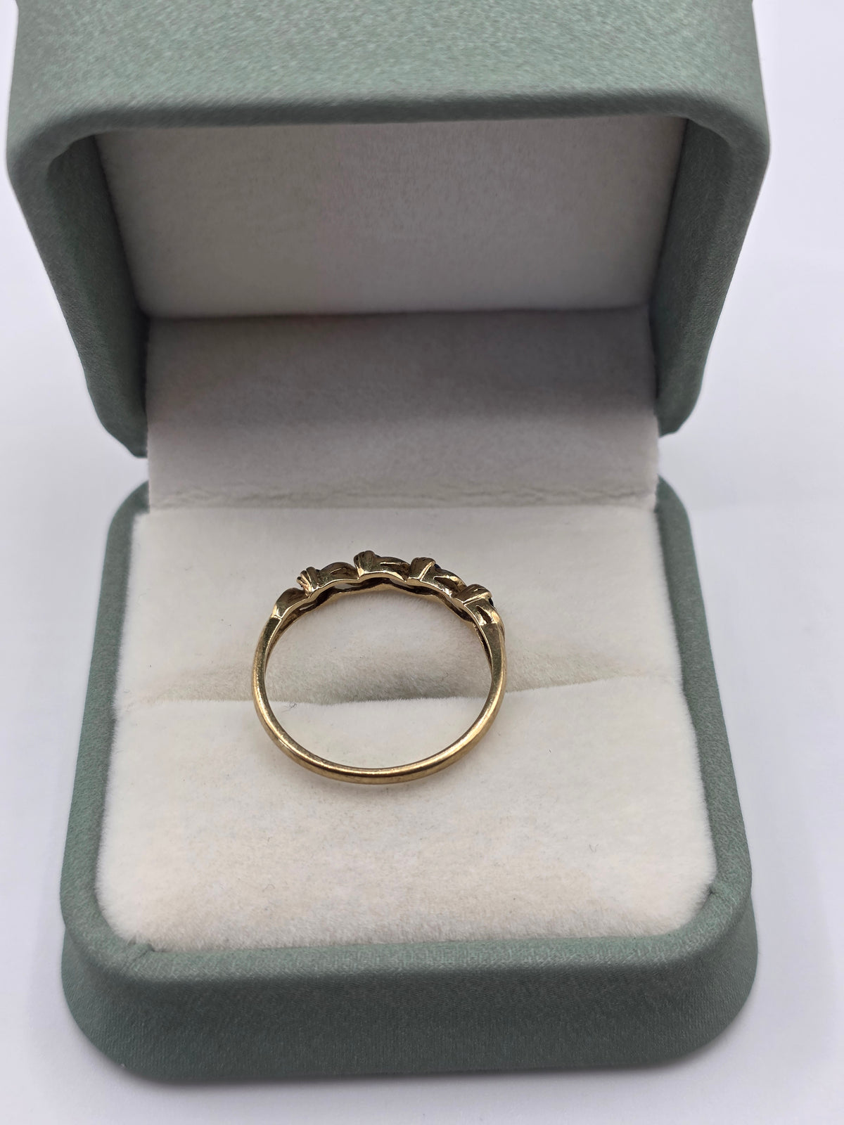 9ct gold sapphire and diamond ring