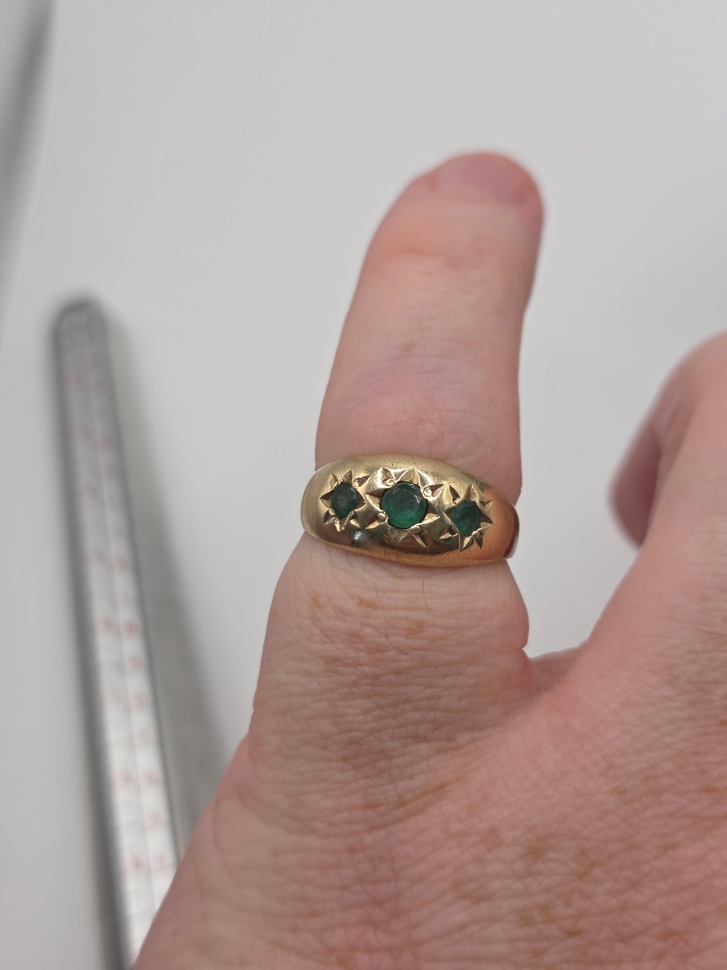 9ct gold emerald star gypsy ring