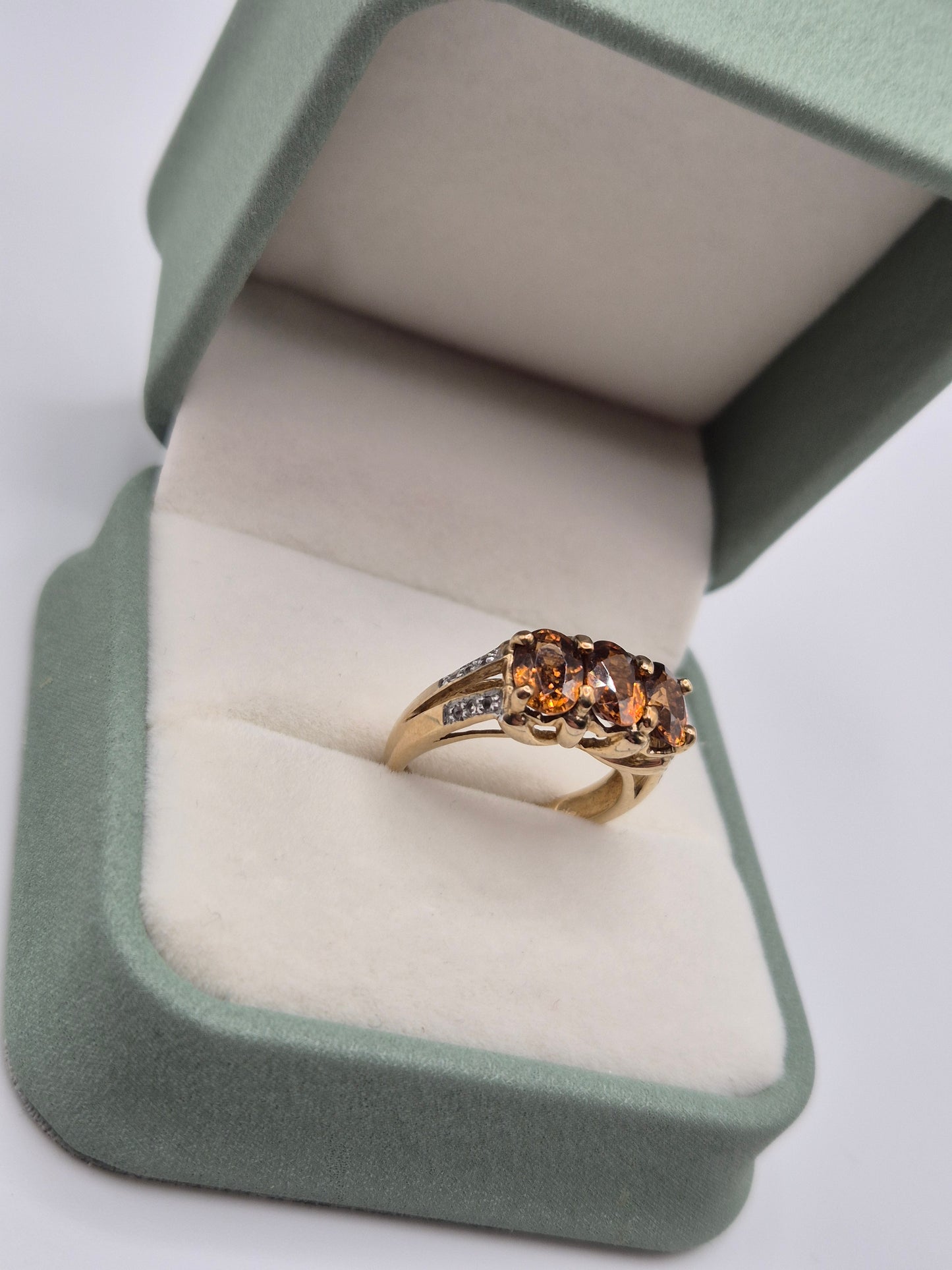 Heavy 9ct gold citrine and white zircon ring