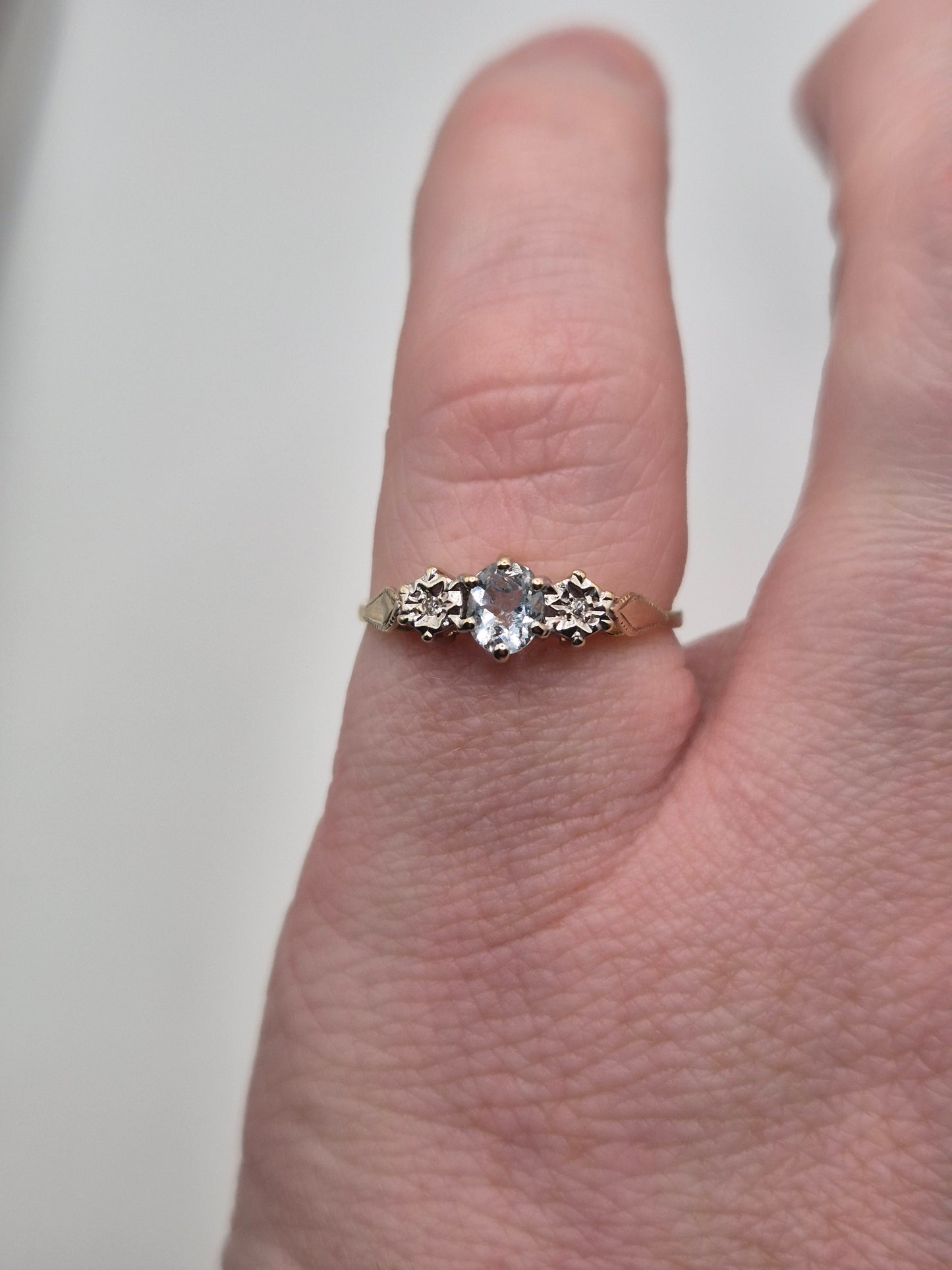 9ct gold aquamarine and diamond ring