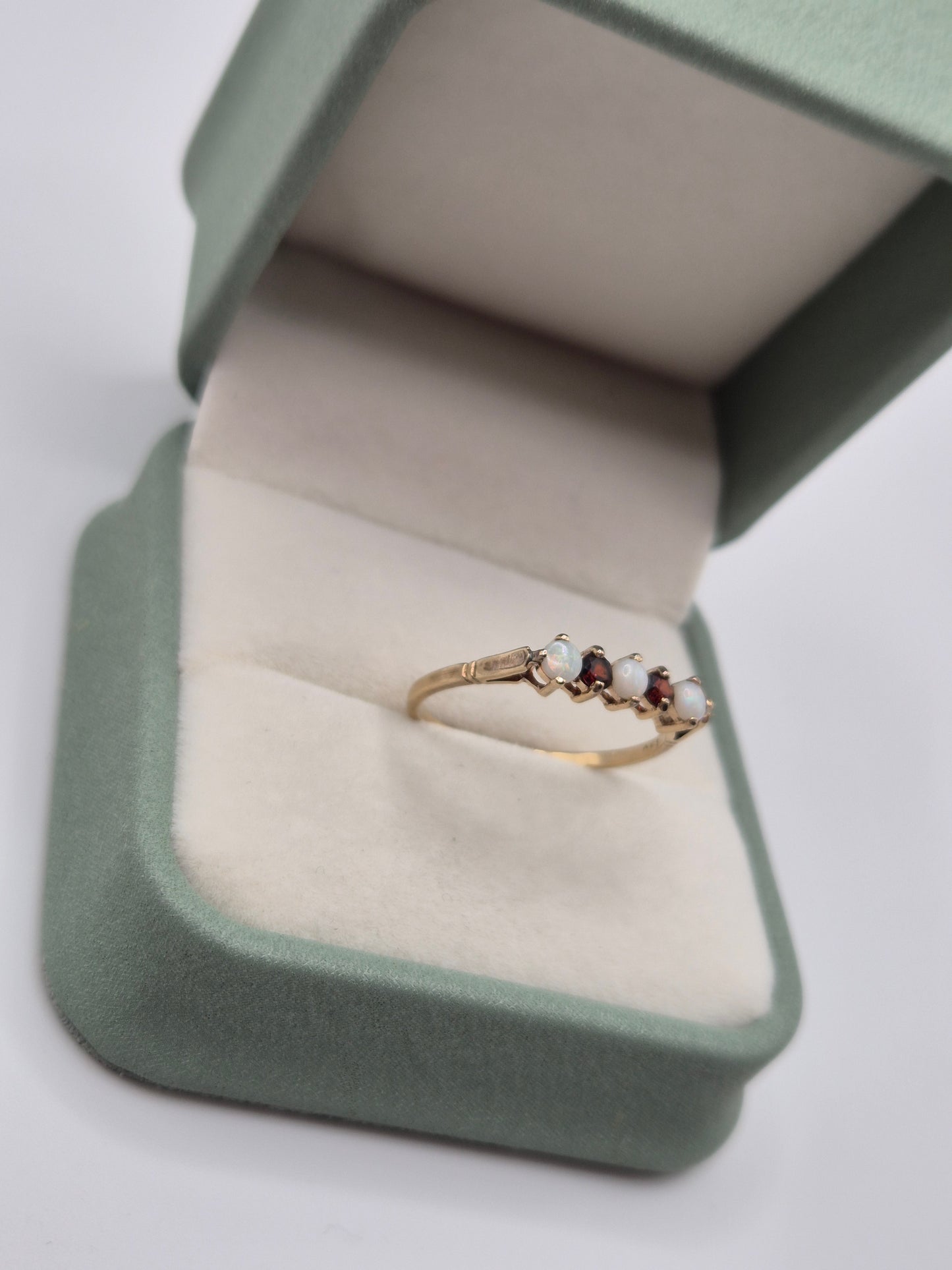 9ct gold opal and garnet ring