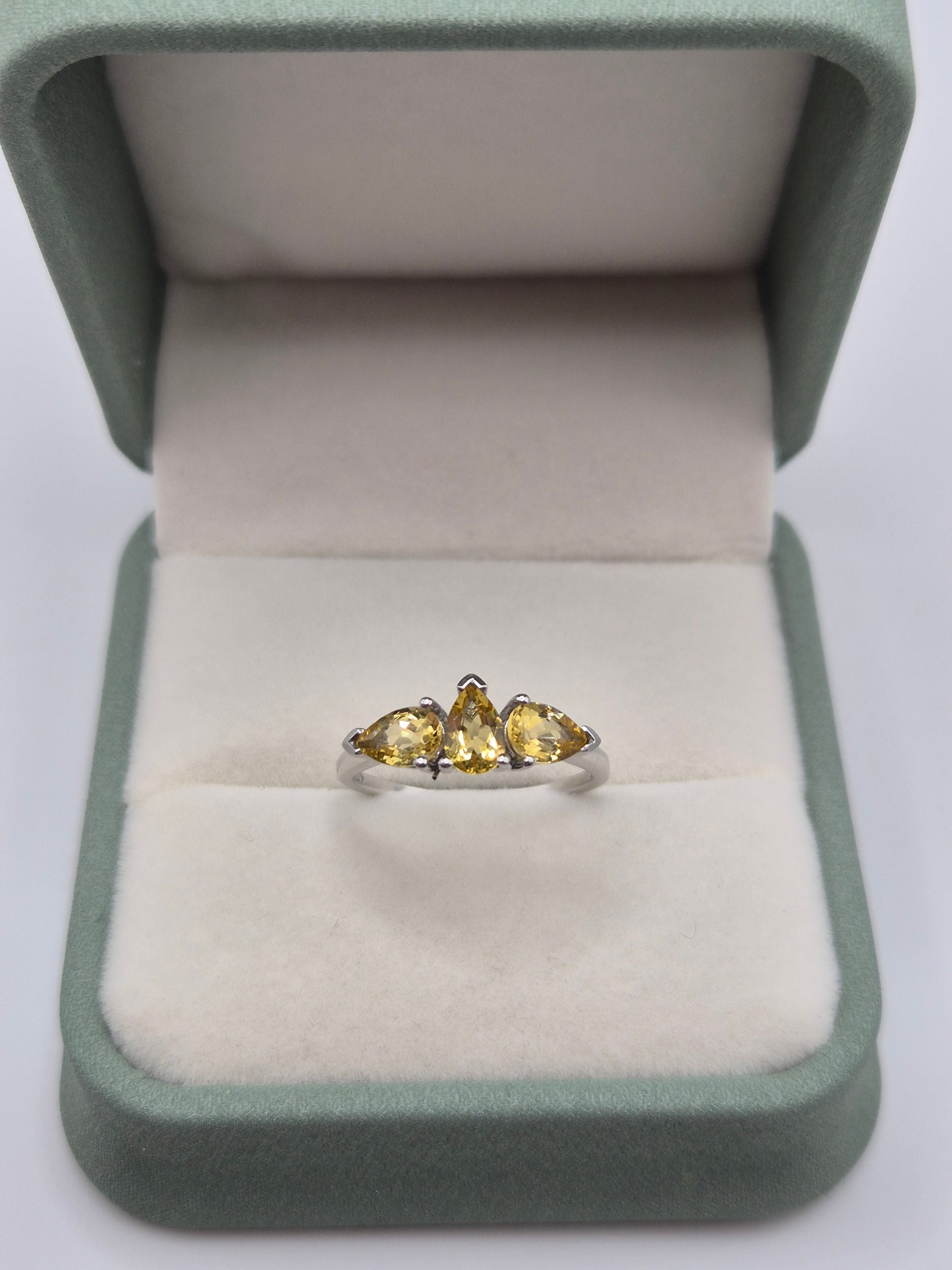 9ct white gold citrine ring