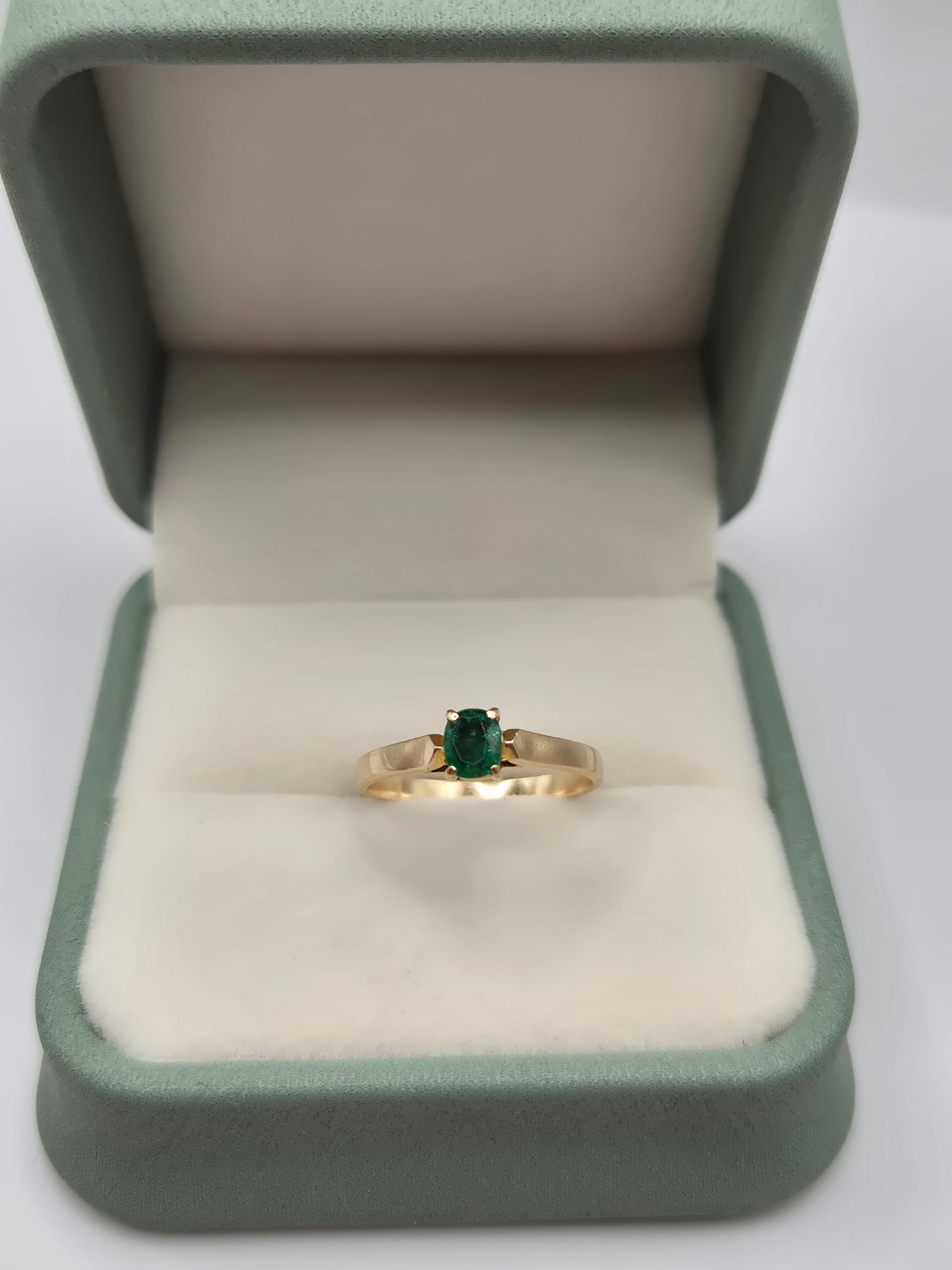 9ct gold emerald ring