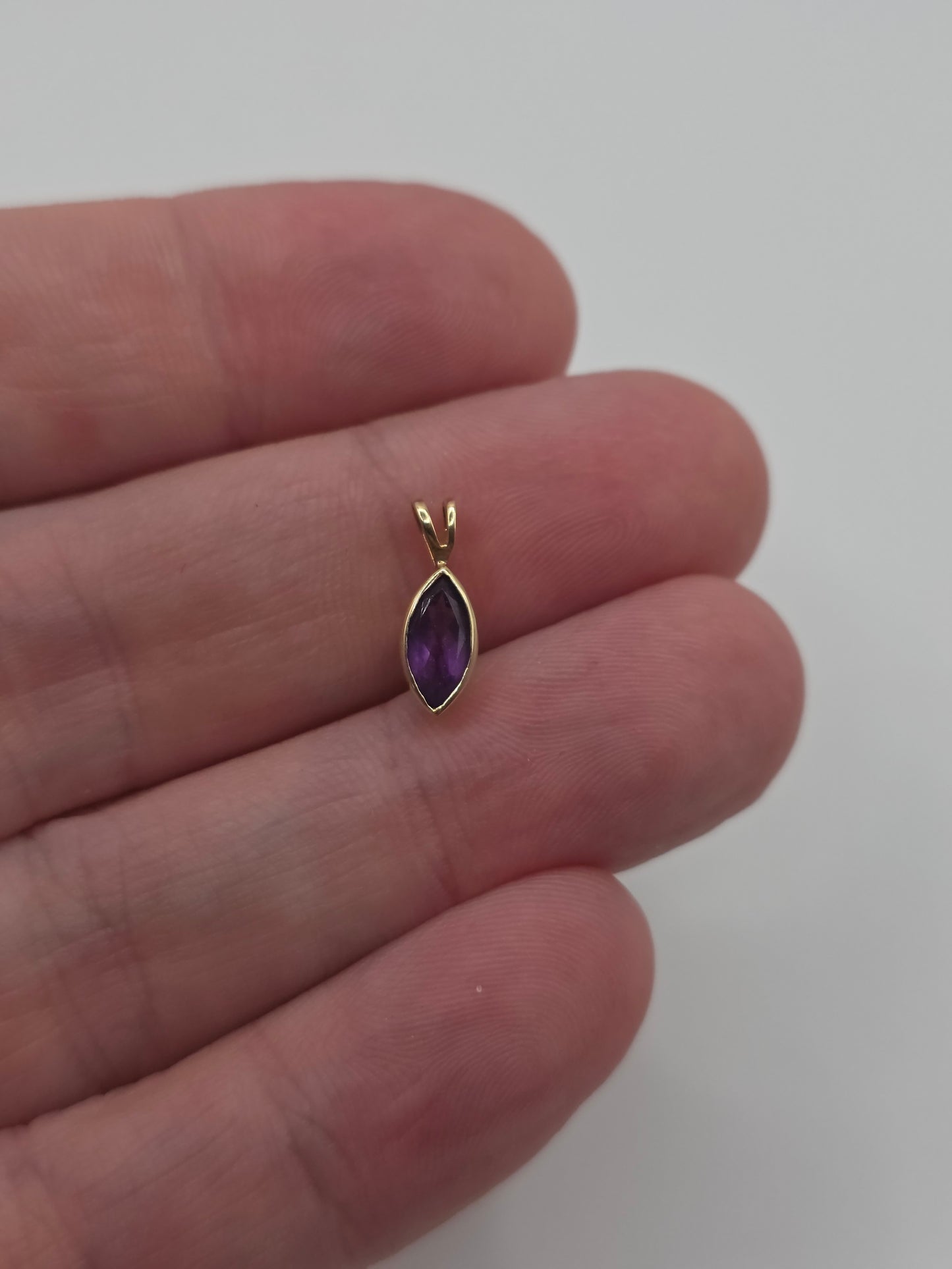 9ct gold amethyst pendant