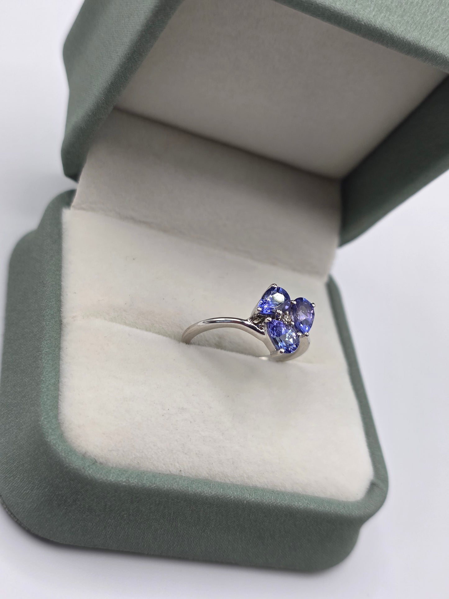 9ct white gold tanzanite and diamond ring