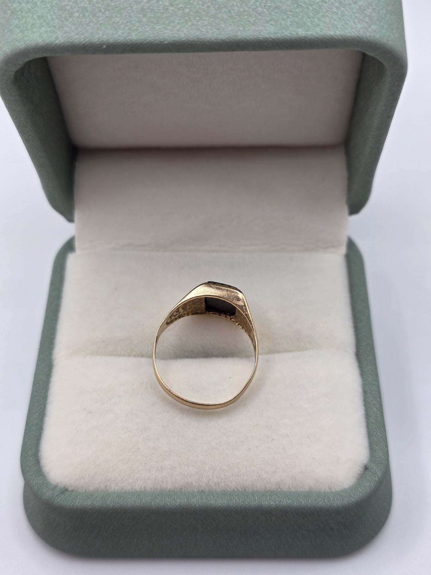 9ct gold hematite centurion ring