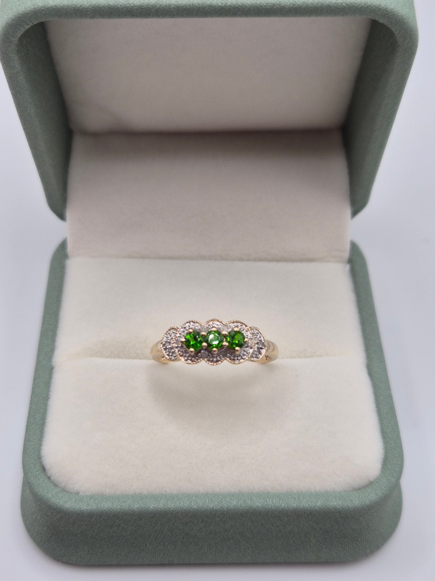 9ct gold diopside and diamond ring