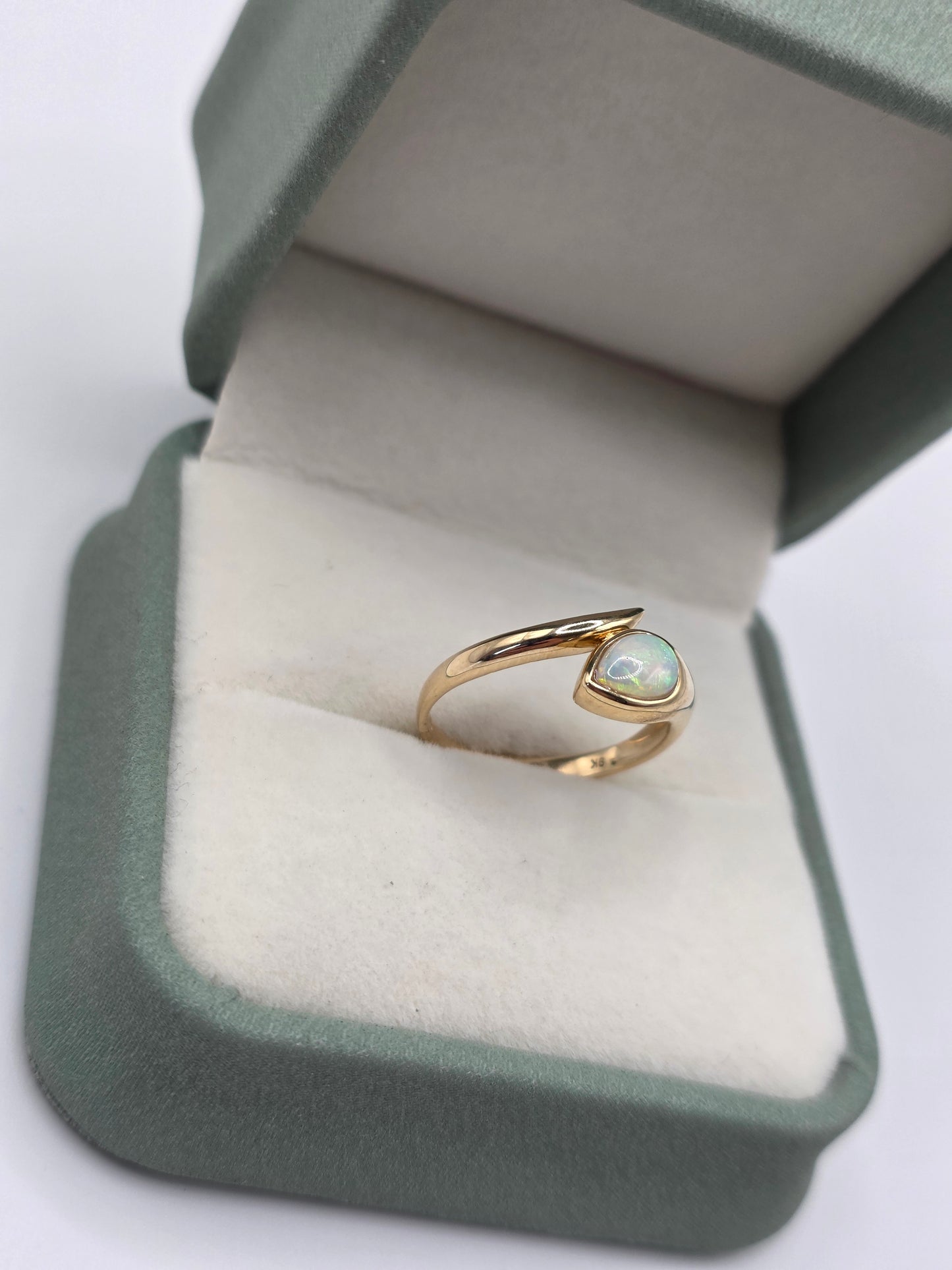 9ct gold opal ring