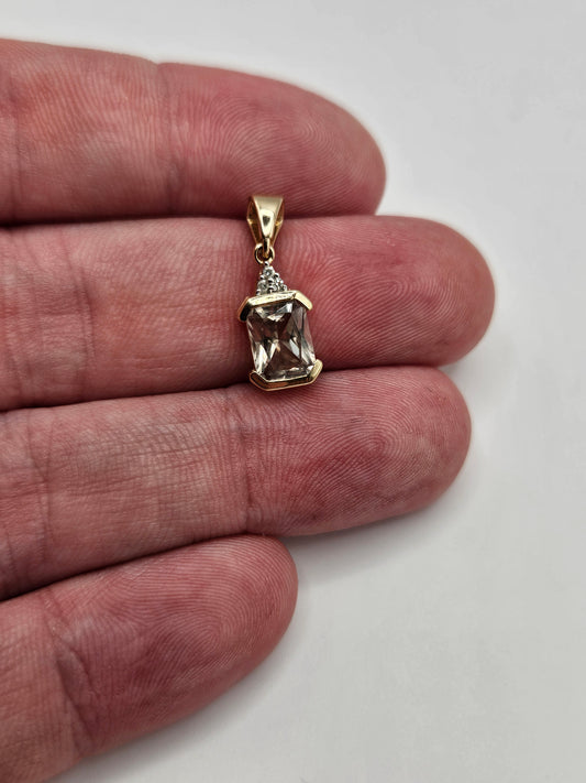 9ct gold quartz and diamond pendant