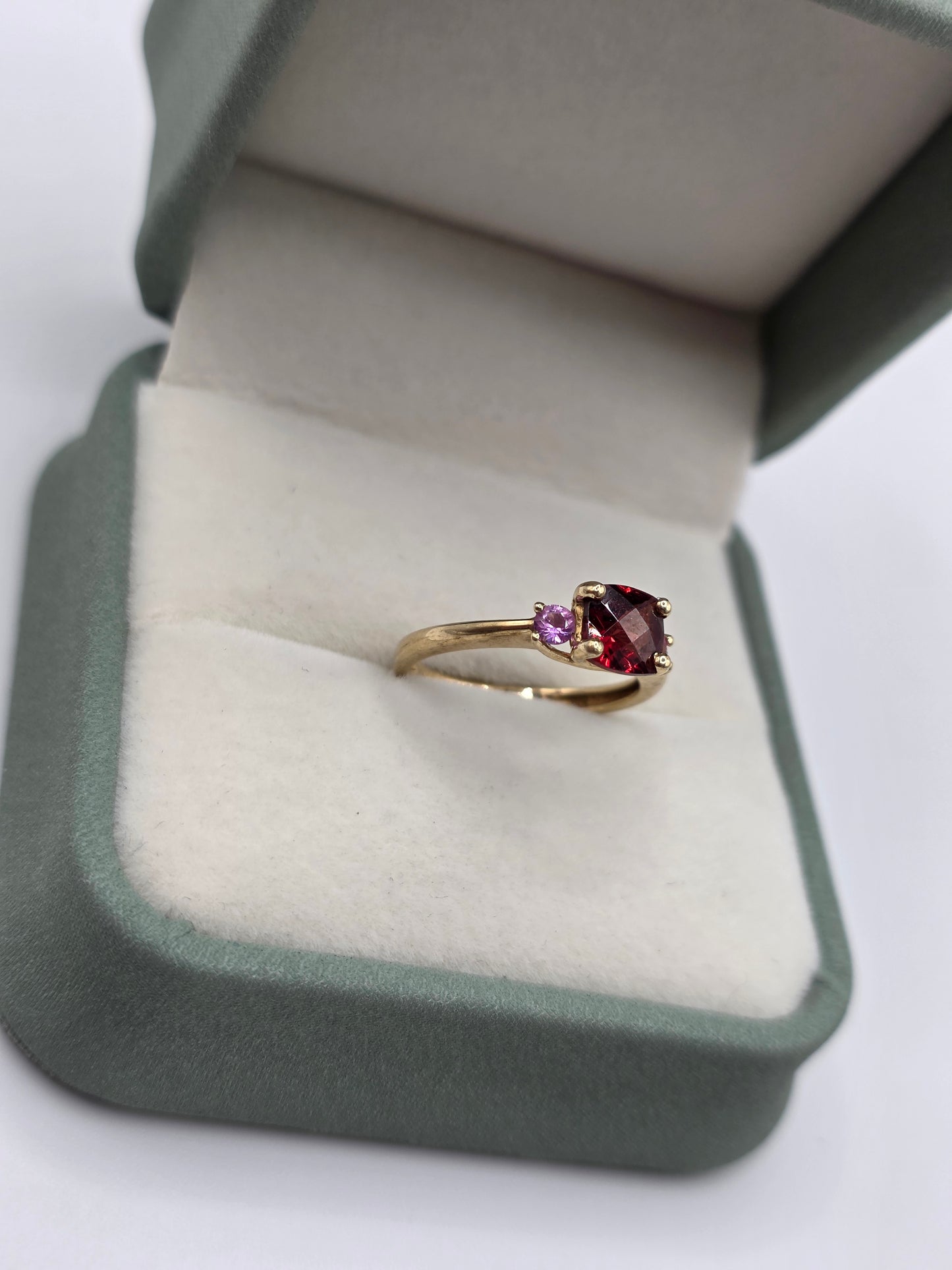 9ct gold garnet and pink sapphire ring