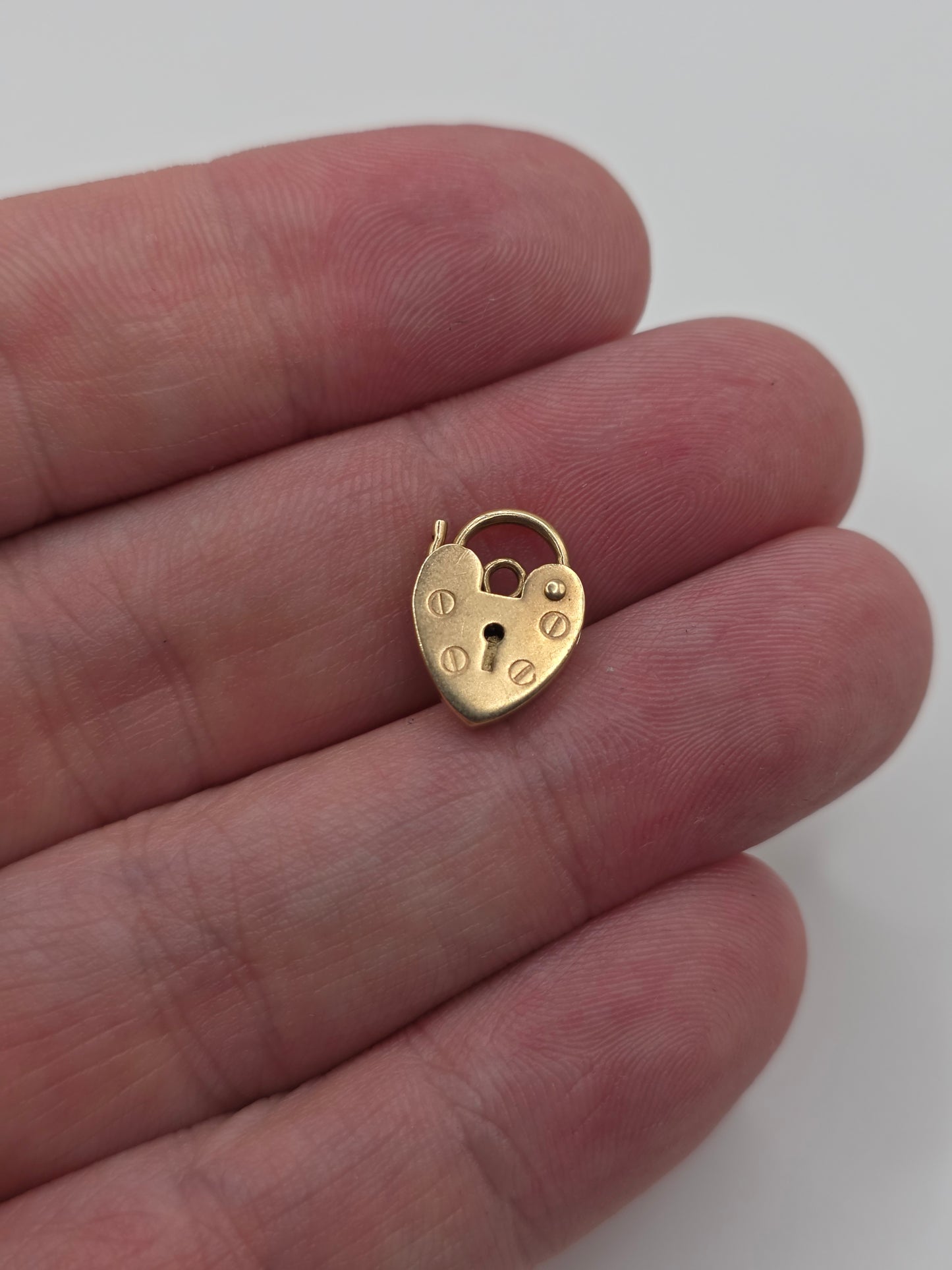 9ct gold padlock 52