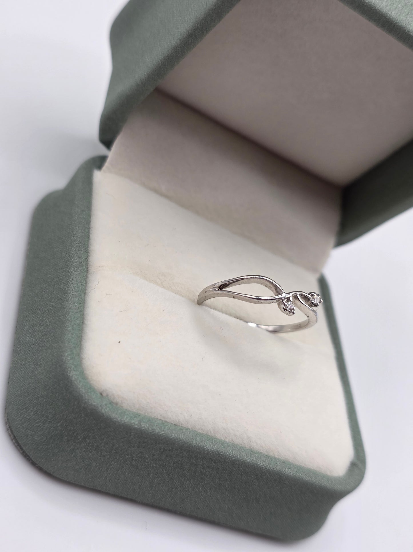 9ct white gold diamond ring