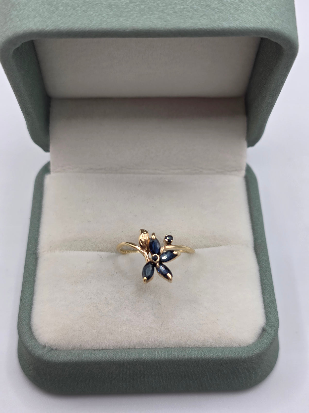 9ct gold sapphire flower ring