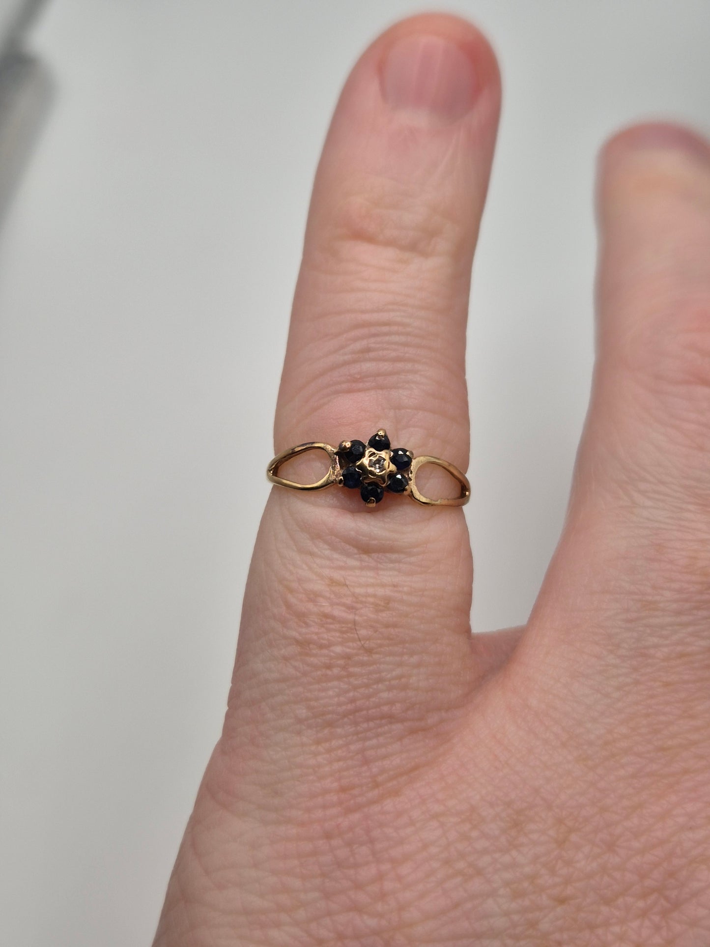 9ct gold sapphire and diamond ring