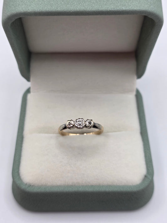 Vintage 9ct gold and platinum diamond ring