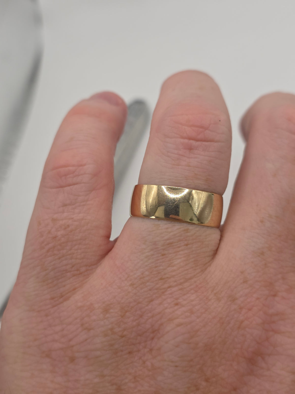 9ct gold band ring