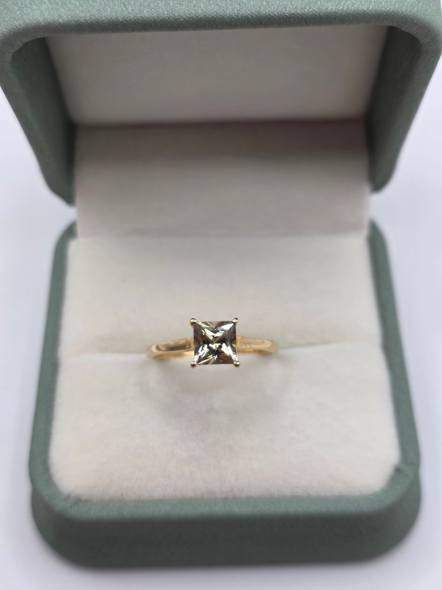 9ct gold topaz ring