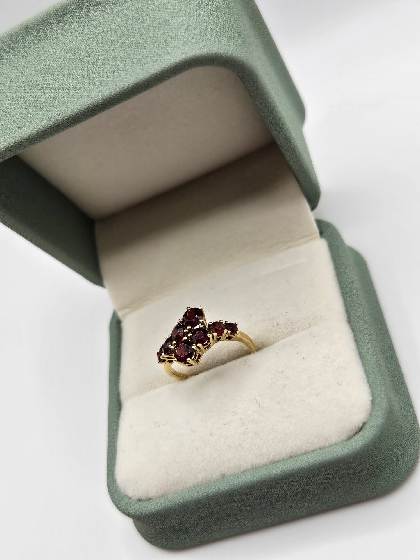 9ct gold garnet ring