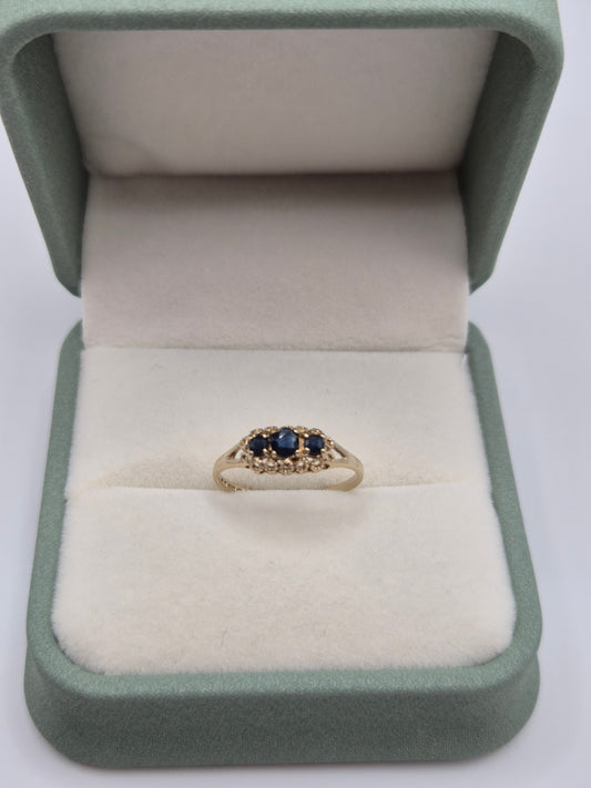 9ct gold sapphire ring