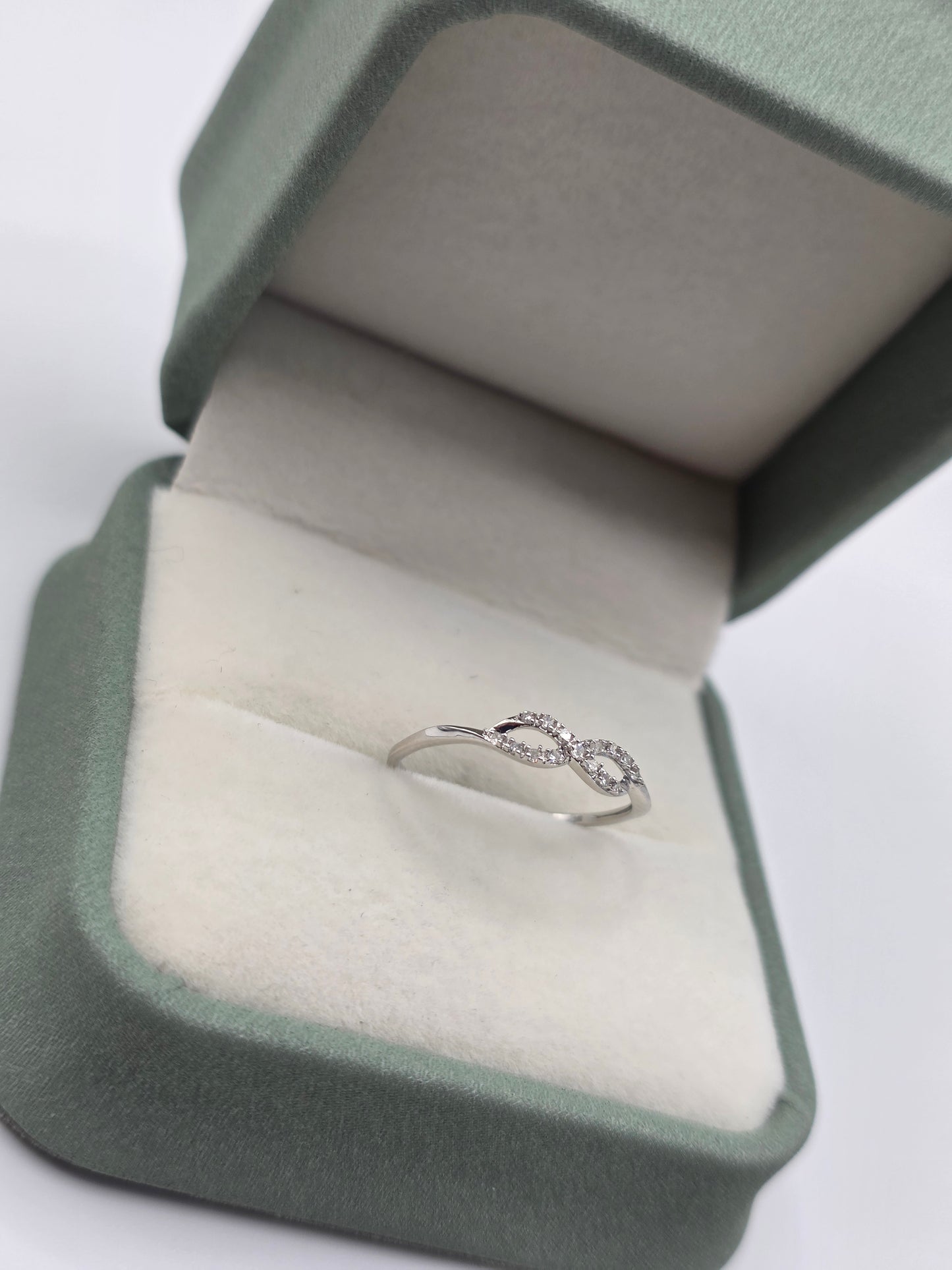 9ct white gold diamond ring