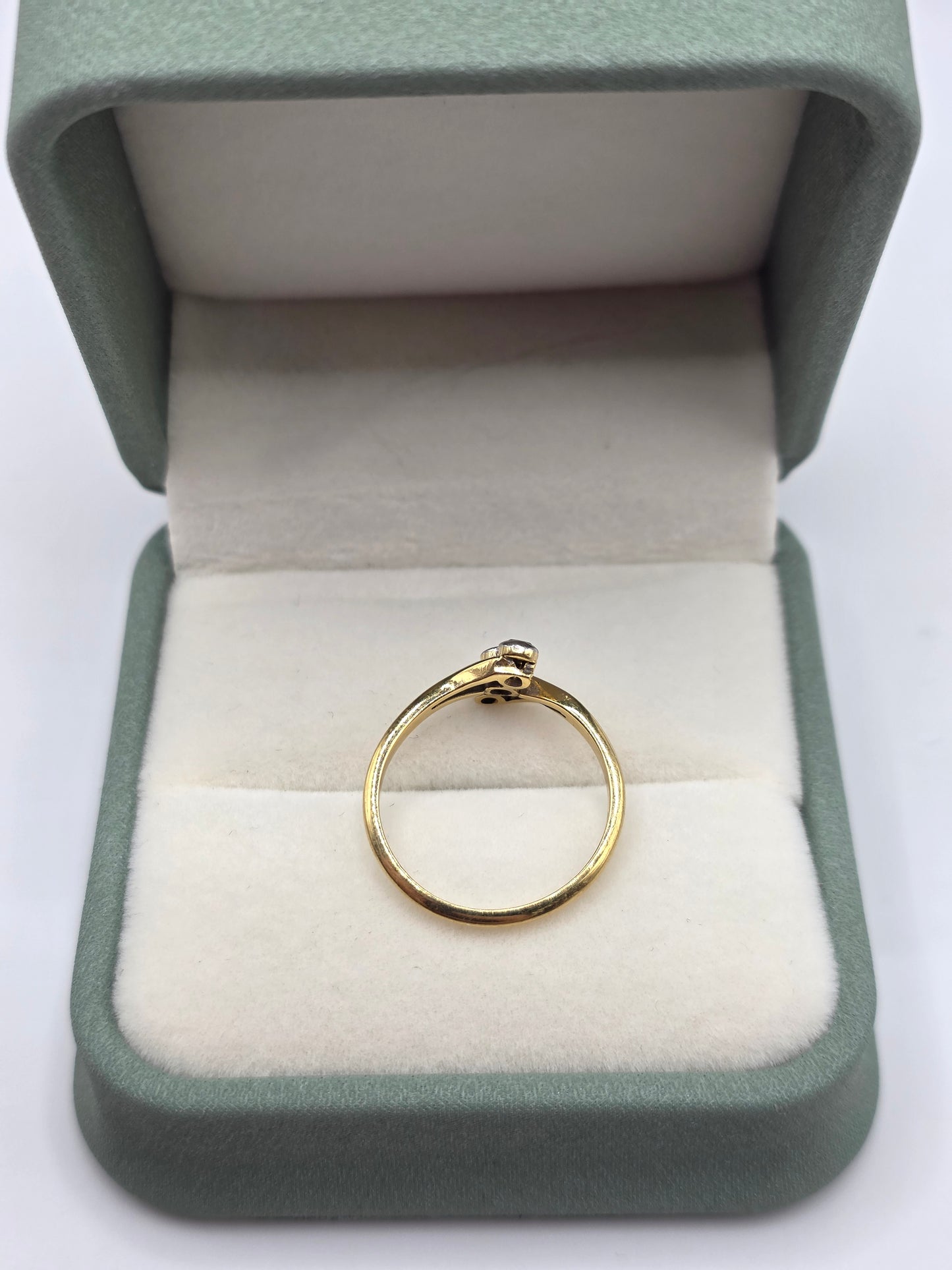 18ct gold diamond ring
