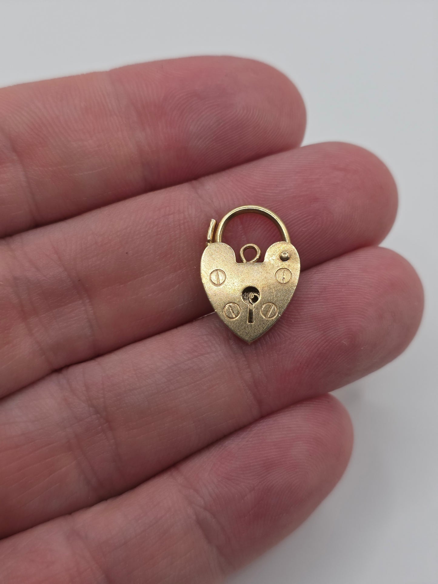 9ct gold padlock 42