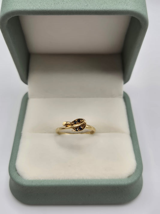 9ct gold sapphire ring