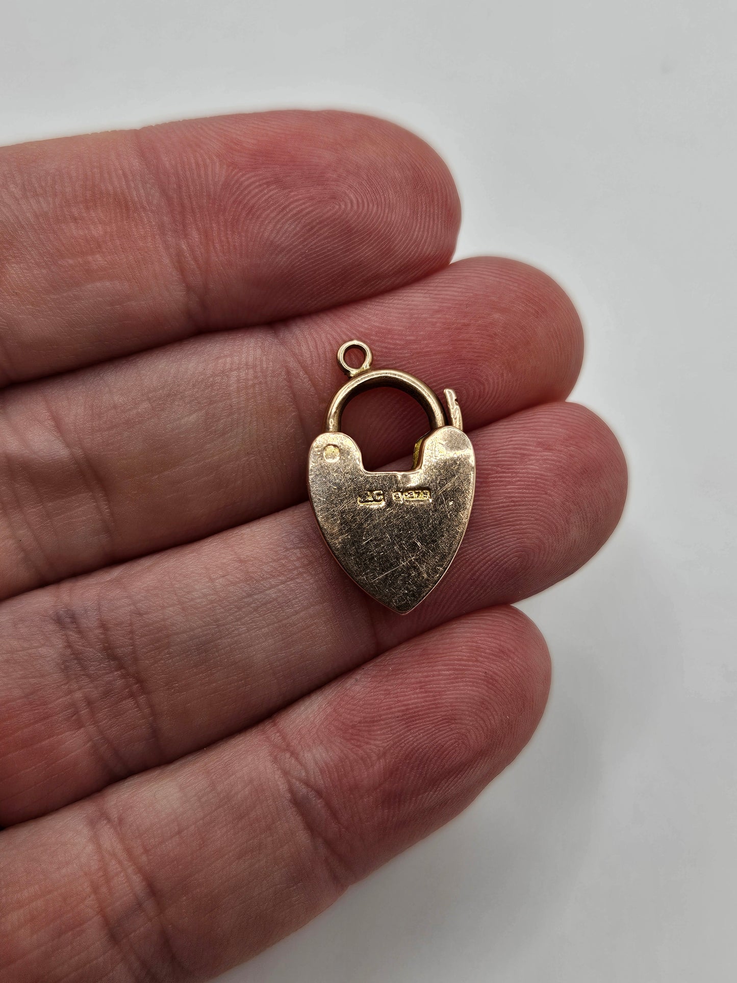 9ct gold padlock pendant