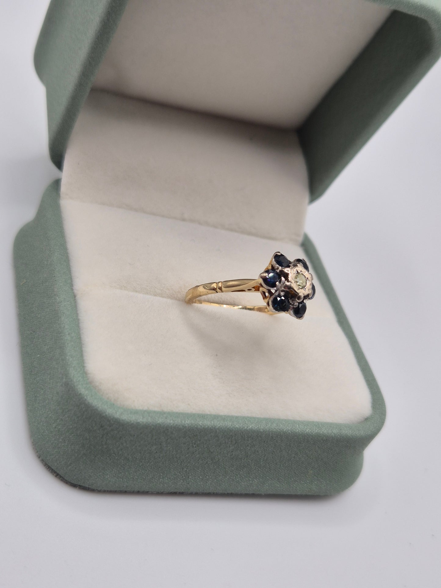 18ct gold sapphire and diamond ring