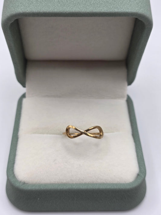 9ct gold inifity ring