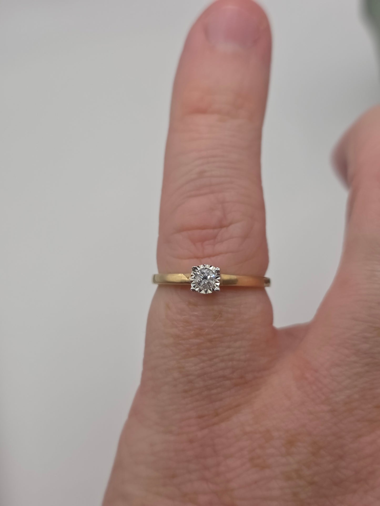 9ct gold diamond ring
