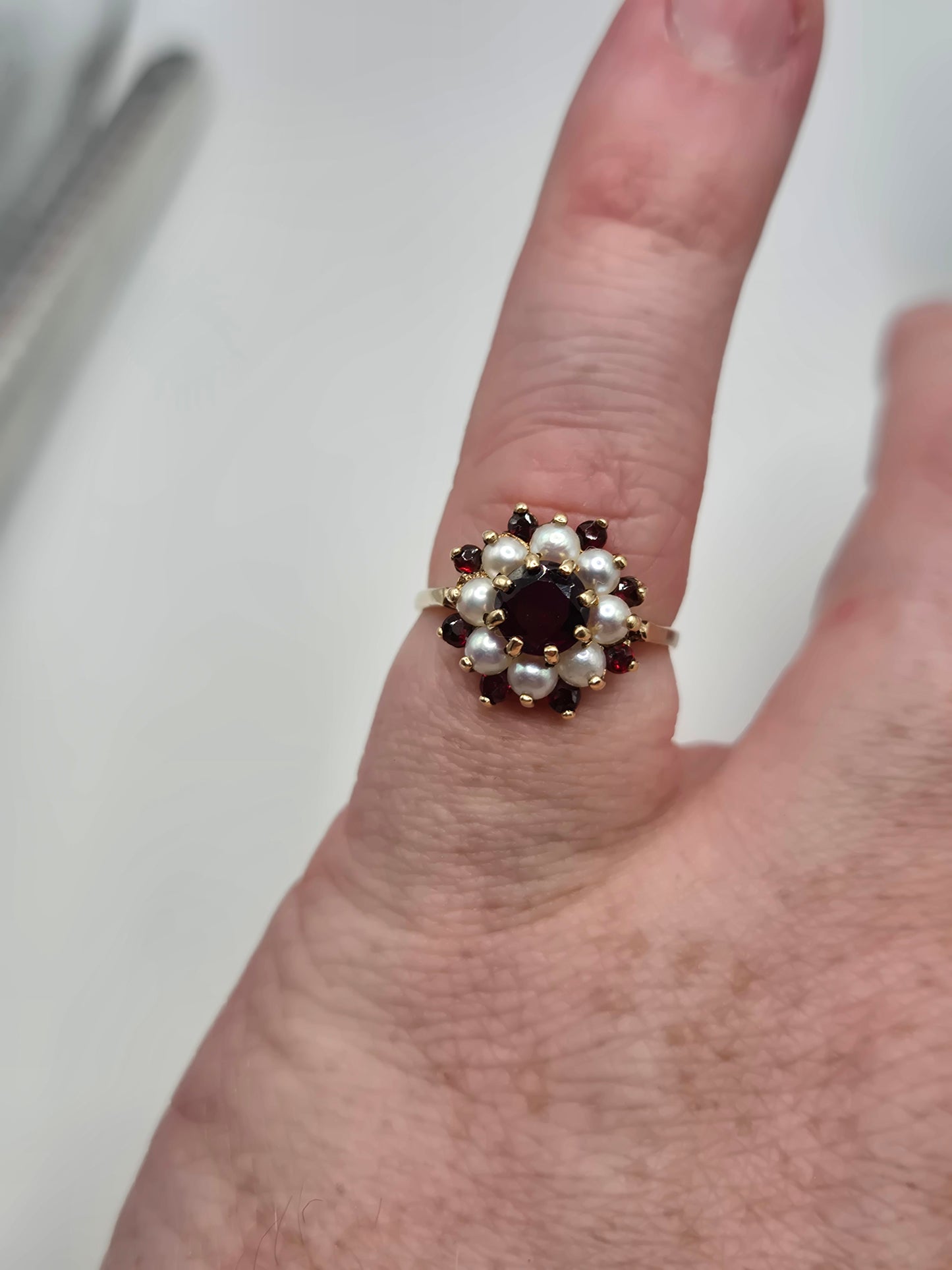 9ct gold garnet and pearl ring