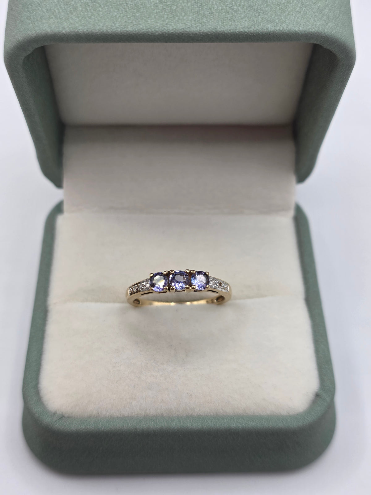 9ct gold tanzanite and diamond ring