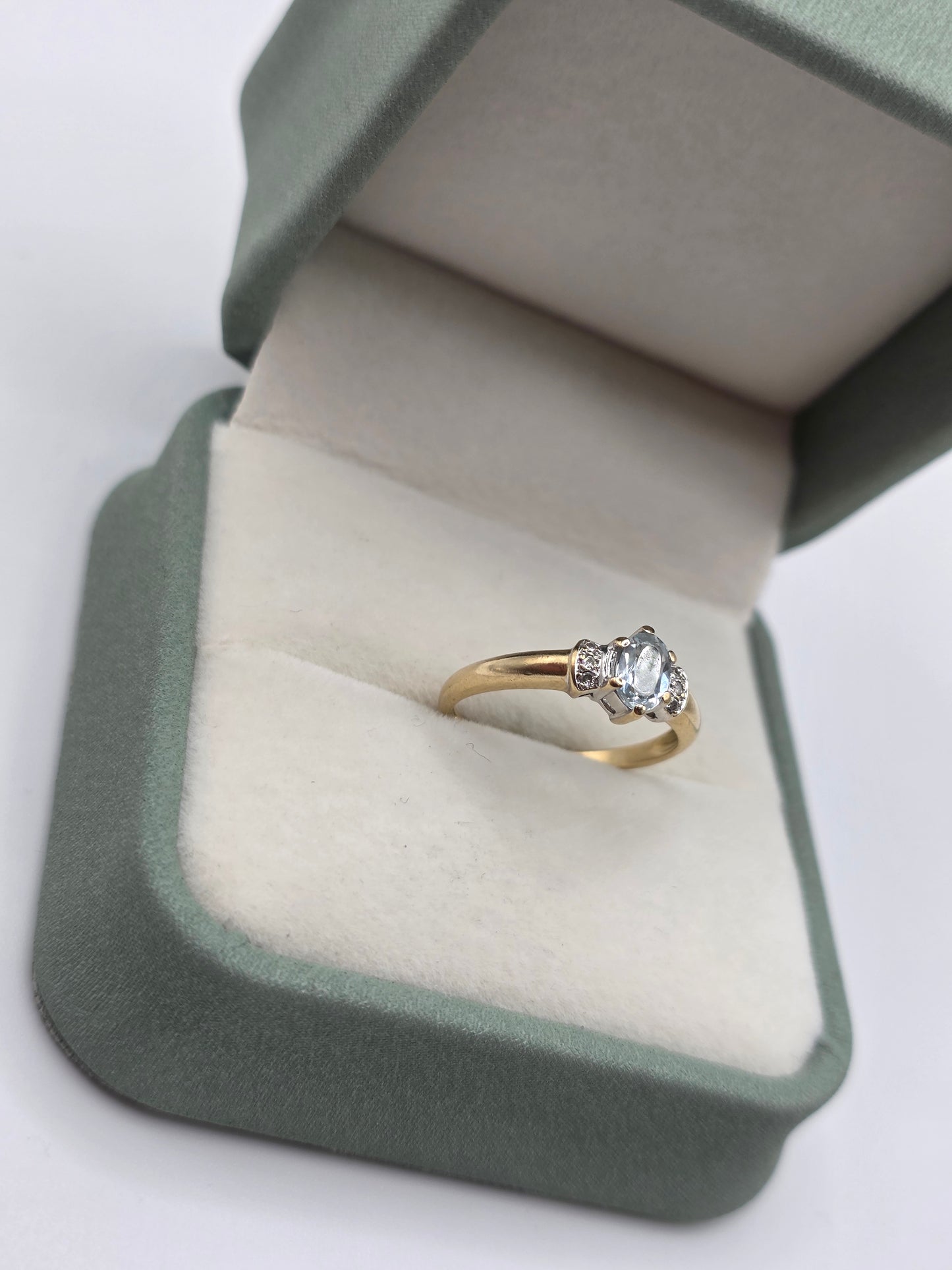 9ct gold aquamarine and diamond ring