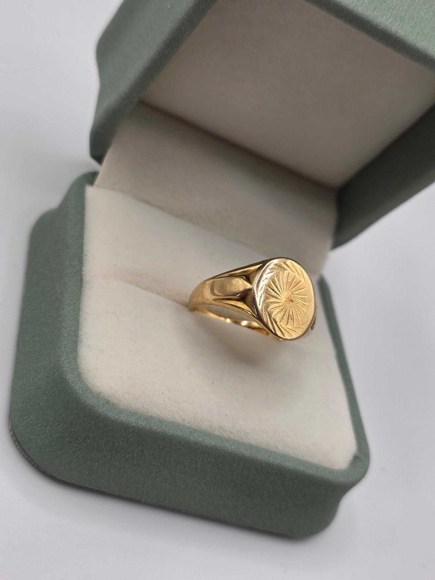 9ct gold signet ring