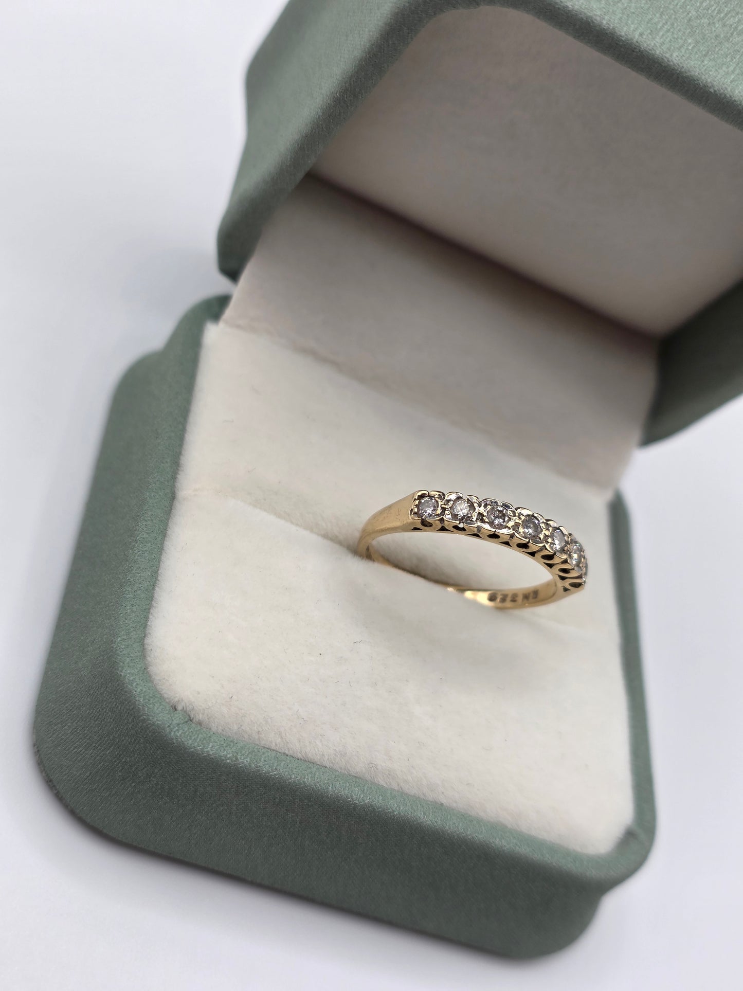 9ct gold diamond ring