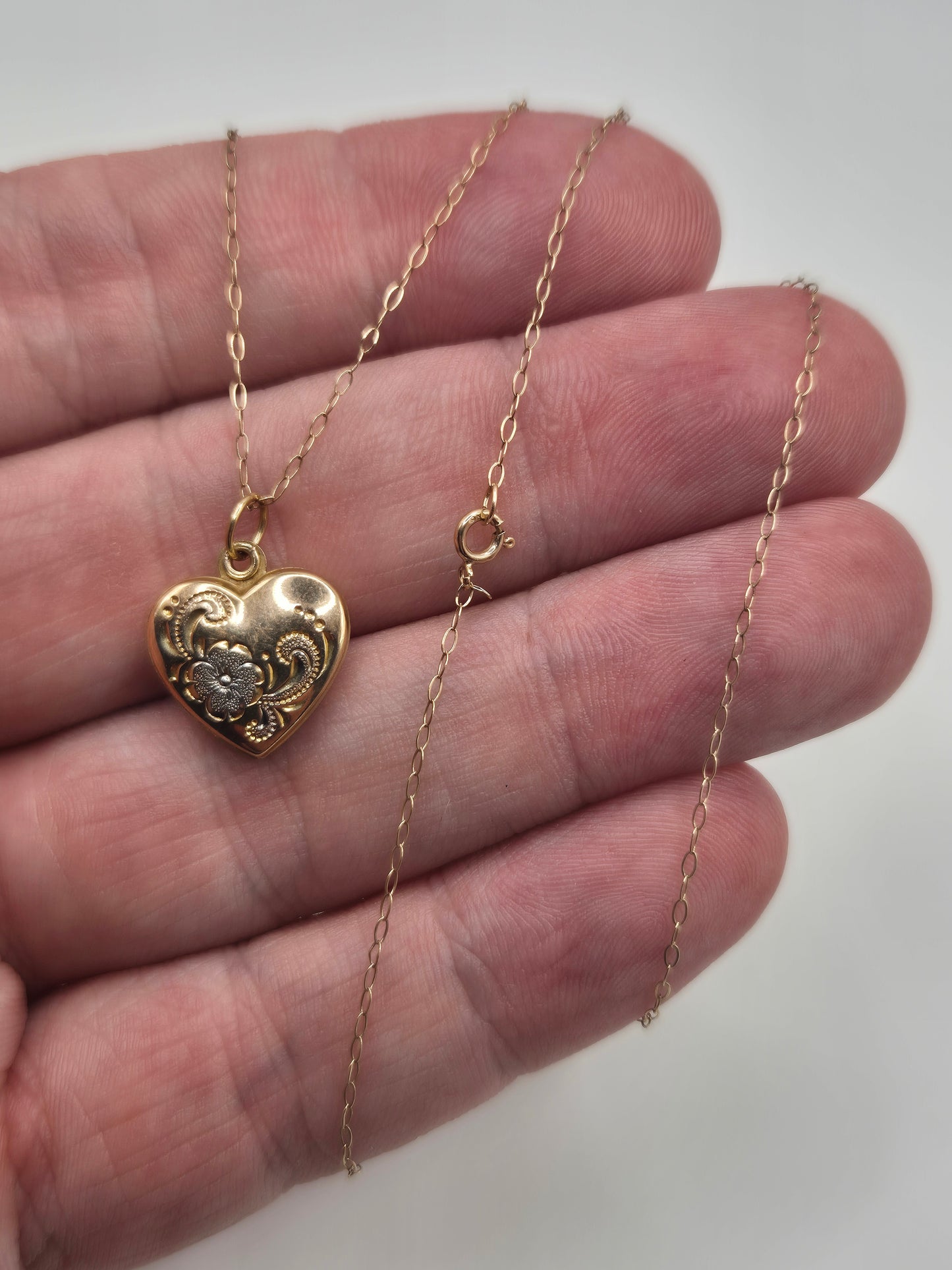 9ct gold heart locket necklace